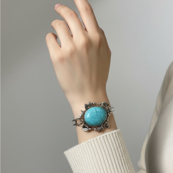 Jewelry - Vintage Southwestern Style Silver Tone Faux Turquoise Floral Cuff Bracelet